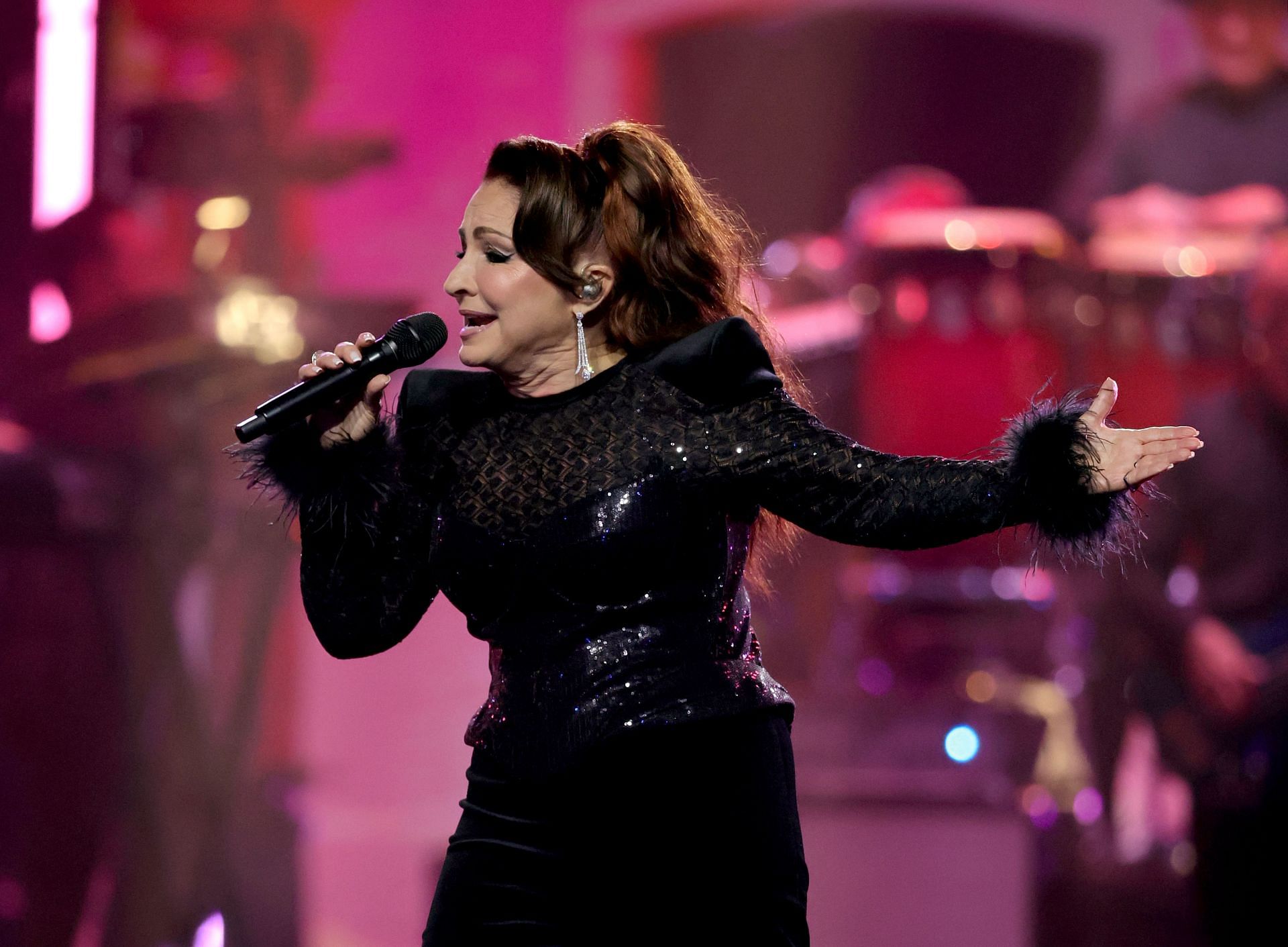 Estefan at the 2025 American Music Awards (Image via Getty)